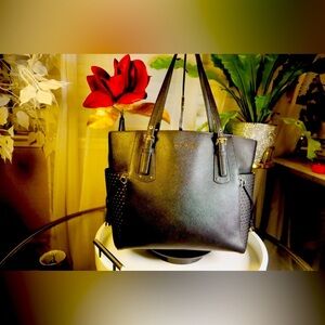 Michael Kors Large Voyager Tote Black